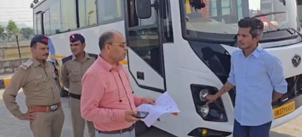 यात्रा में पहुंच रही भारी भीड़, परिवहन विभाग ने तेज की वाहनों की चेकिंग